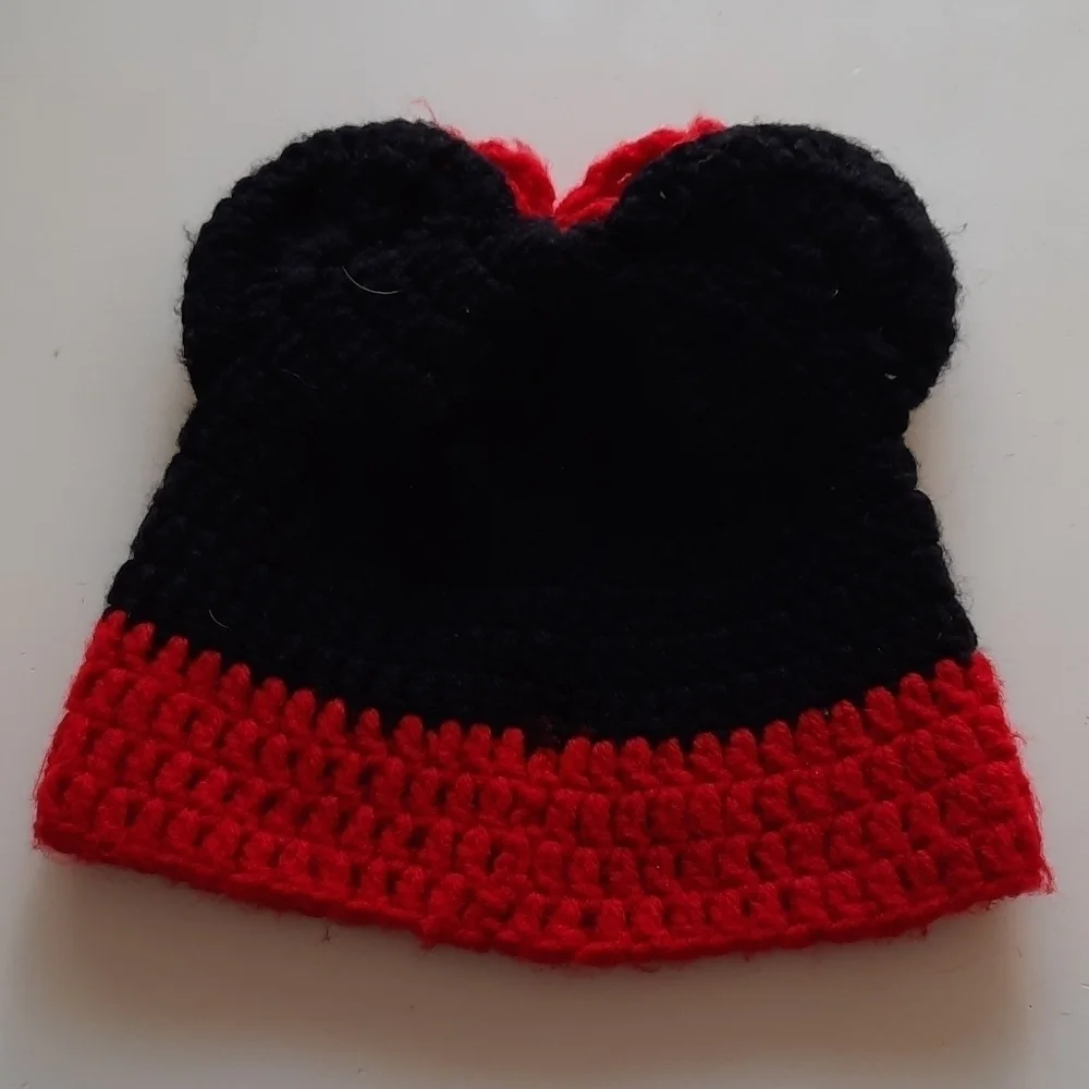 Disney Minnie Mouse handknitted beanie hat